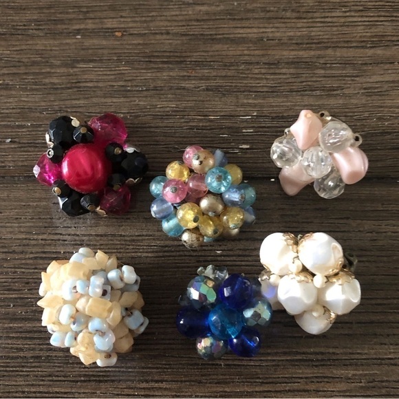 Vintage single beaded clip on earrings set of 6 - Picture 2 of 3